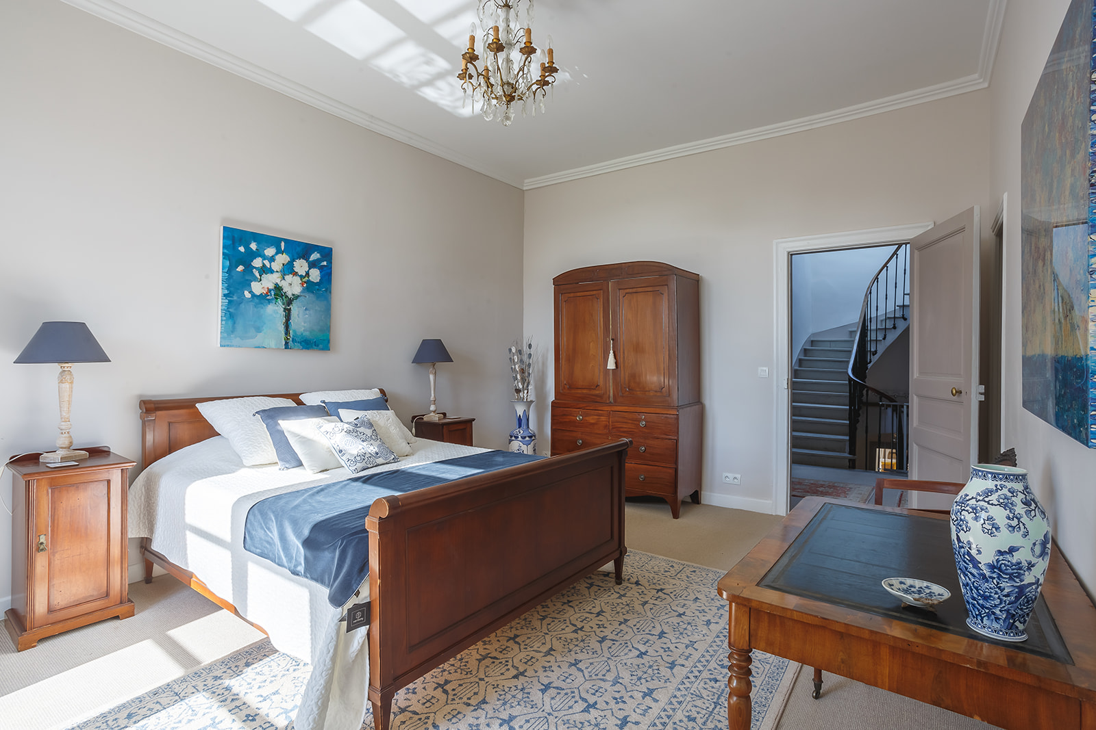 Bedrooms Bathrooms
