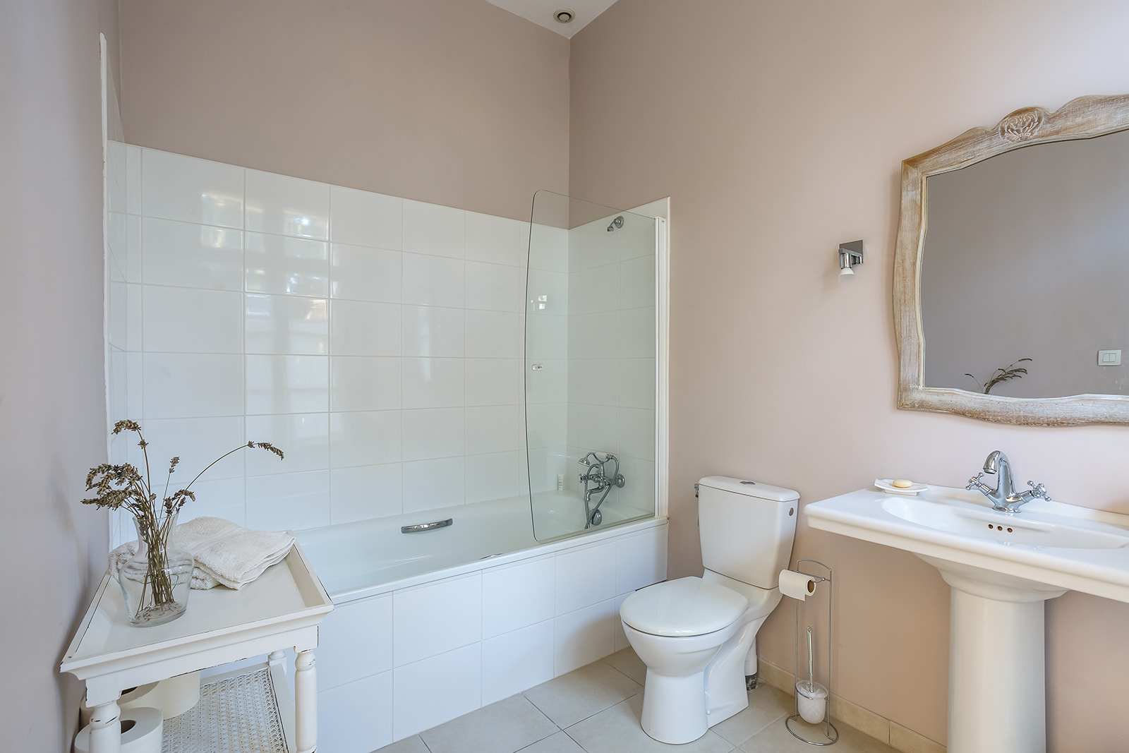 Bedrooms Bathrooms