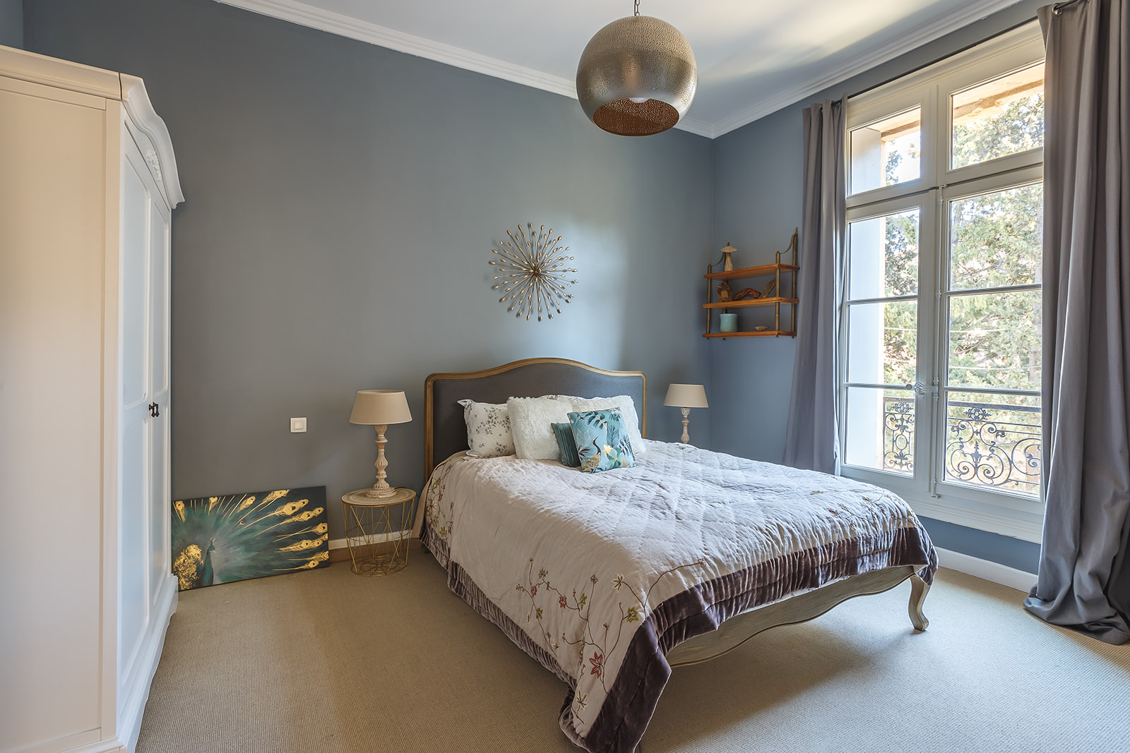 Bedrooms Bathrooms